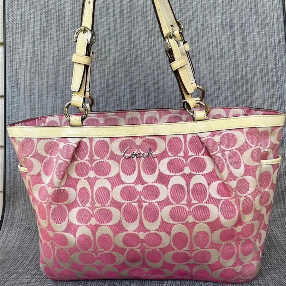 Authentic pink and cream Coach Signature Gallery Tote East/West Style # F17726